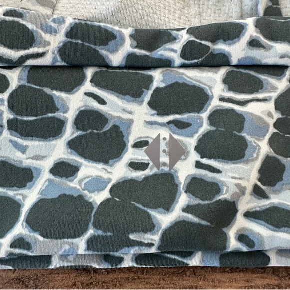 Tavi size Small Turquoise Snake Print Move Bra High Neck Strappy Workout Active - Picture 3 of 4